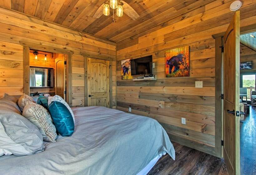 Sevierville Cabin W/ Game Room, Hot Tub & Theater!