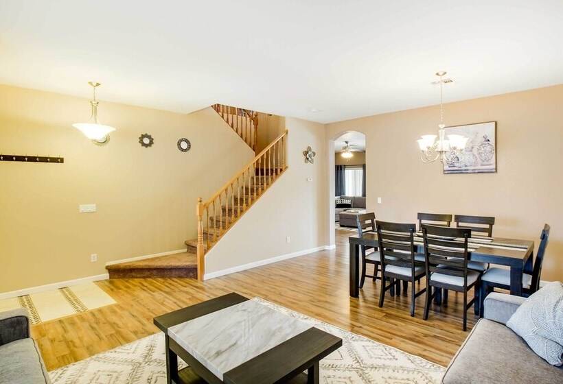 Spacious Goodyear Retreat   Walk To Wigwam!