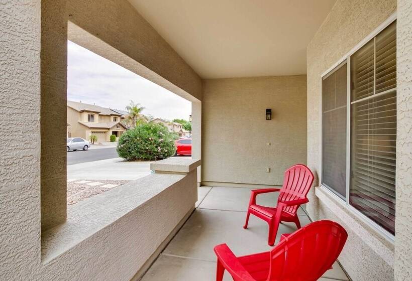 Spacious Goodyear Retreat   Walk To Wigwam!