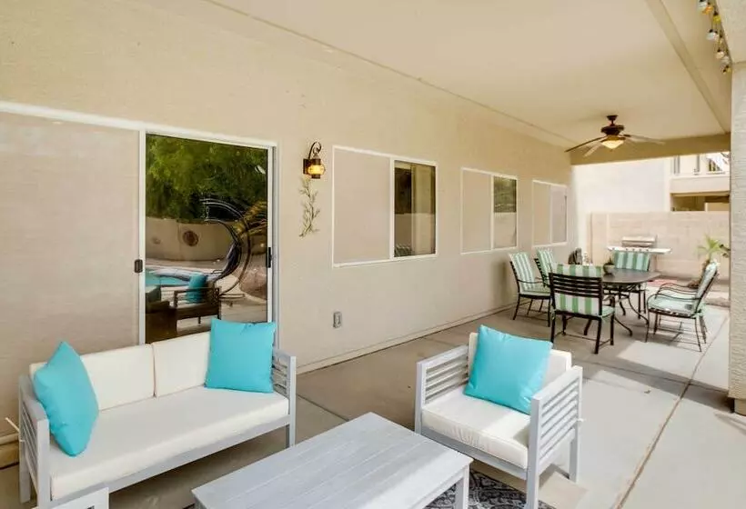 Spacious Goodyear Retreat   Walk To Wigwam!