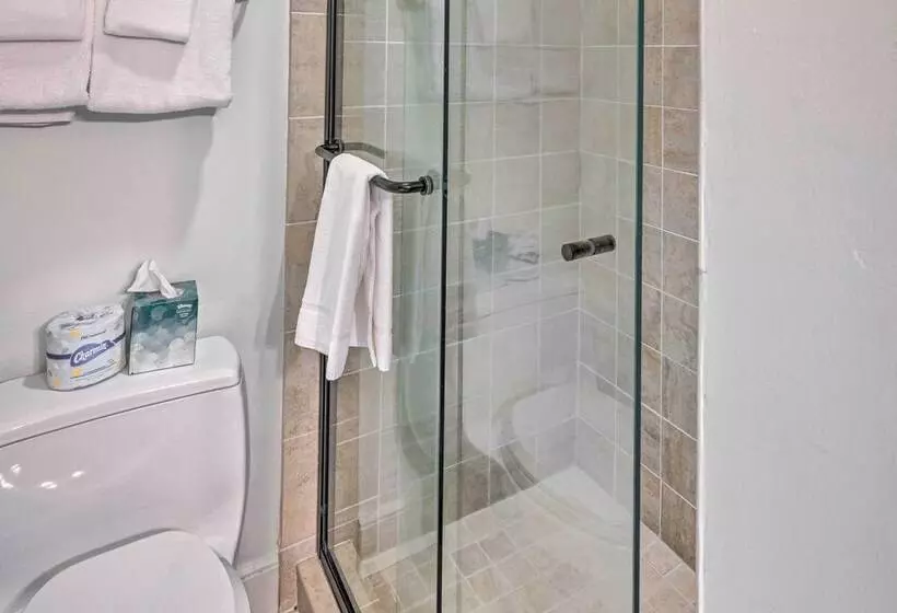 Cashiers Retreat W/ Fireplace & Mtn Views!