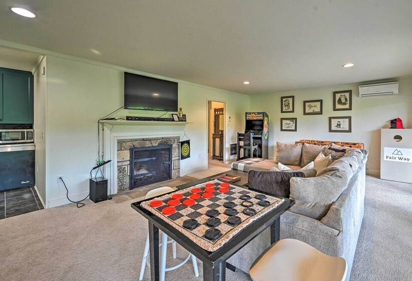 Cashiers Retreat W/ Fireplace & Mtn Views!