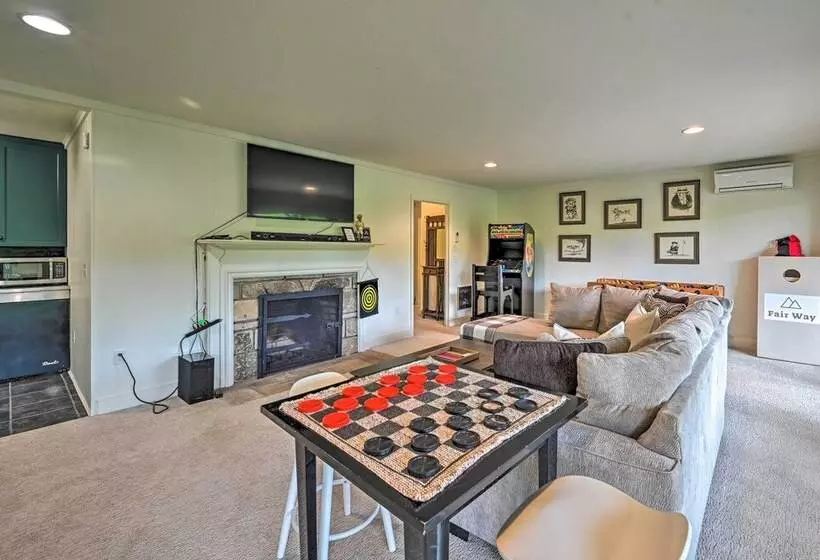 Cashiers Retreat W/ Fireplace & Mtn Views!