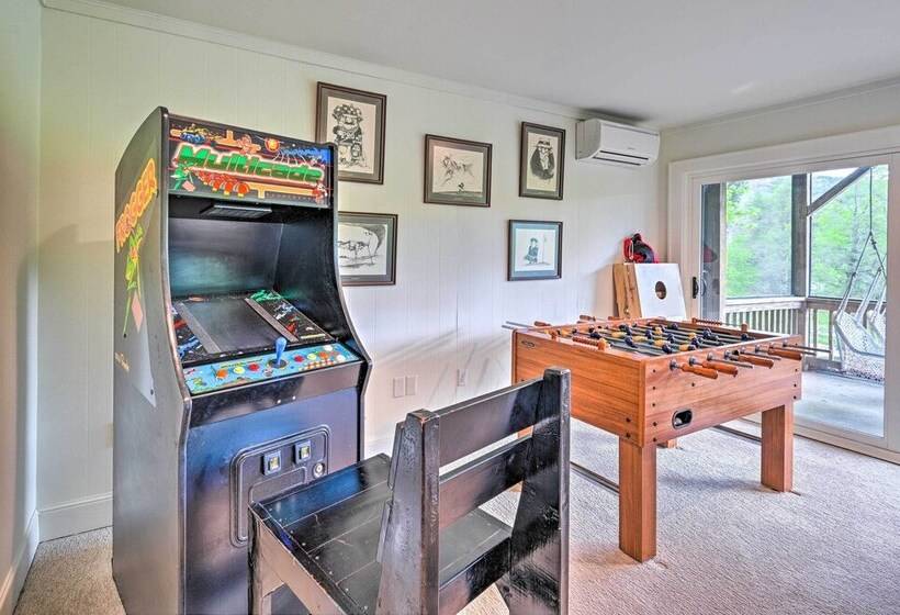 Cashiers Retreat W/ Fireplace & Mtn Views!