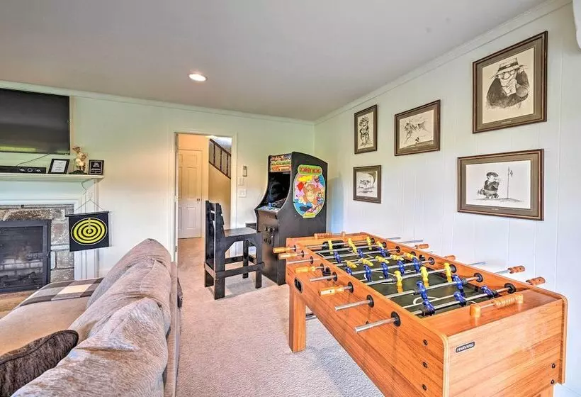 Cashiers Retreat W/ Fireplace & Mtn Views!