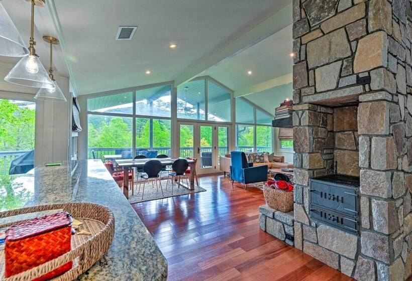 Cashiers Retreat W/ Fireplace & Mtn Views!