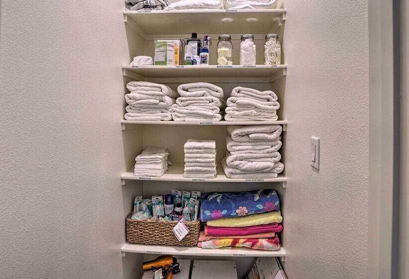 Tasteful Menifee Home: Patio, By Theme Parks!