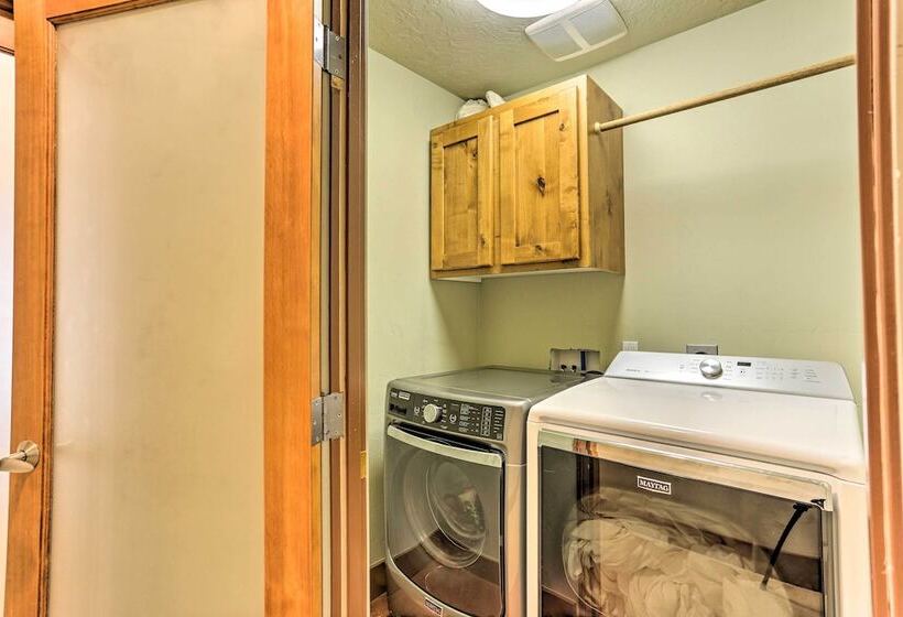 North End Boise Home W/ Courtyard ~ 3 Mi To Dtwn!