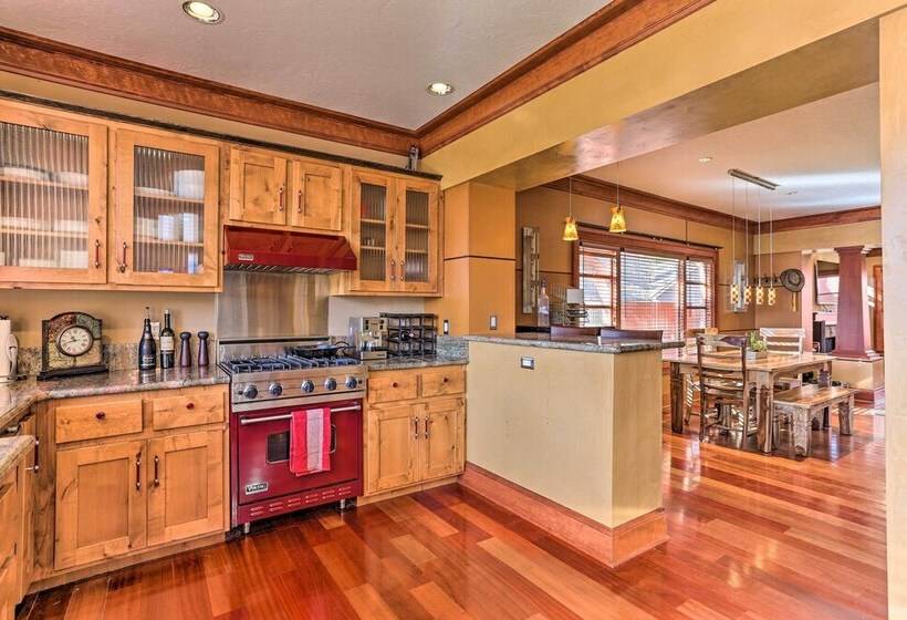 North End Boise Home W/ Courtyard ~ 3 Mi To Dtwn!