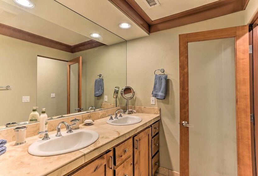 North End Boise Home W/ Courtyard ~ 3 Mi To Dtwn!