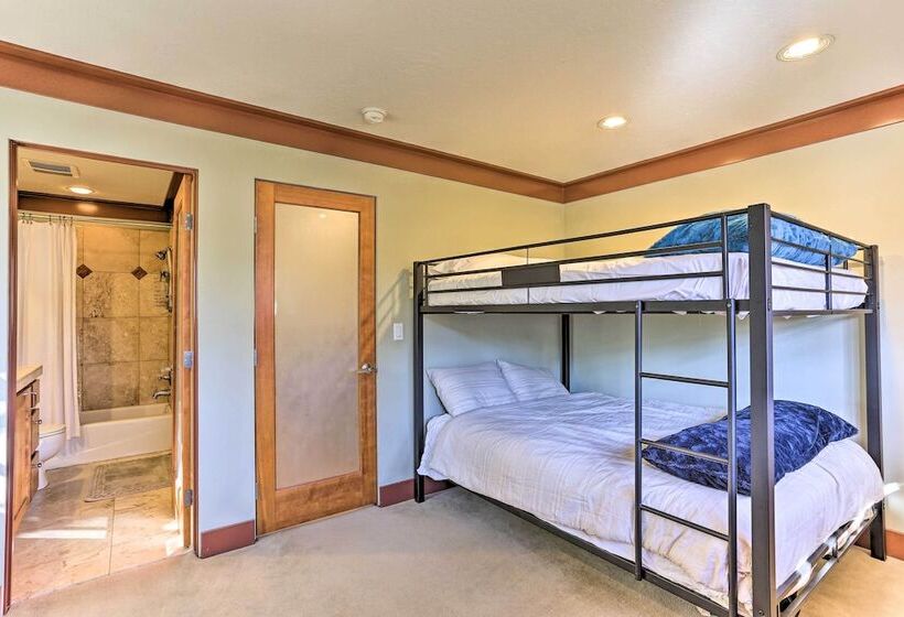 North End Boise Home W/ Courtyard ~ 3 Mi To Dtwn!