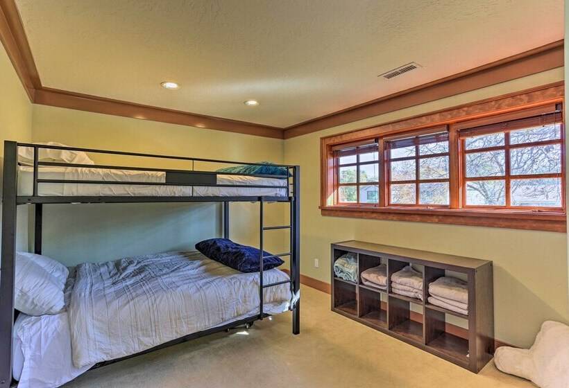 North End Boise Home W/ Courtyard ~ 3 Mi To Dtwn!