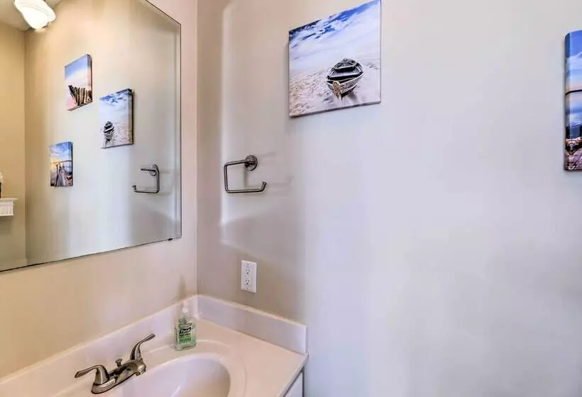 Waterfront Emerald Isle Home W/ Dock Access!