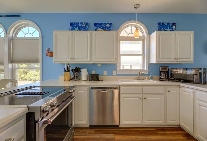 Waterfront Emerald Isle Home W/ Dock Access!