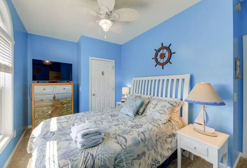 Waterfront Emerald Isle Home W/ Dock Access!