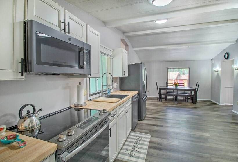 Woodsy Retreat W/ Deck 2 Mi To Rainbow Lake!