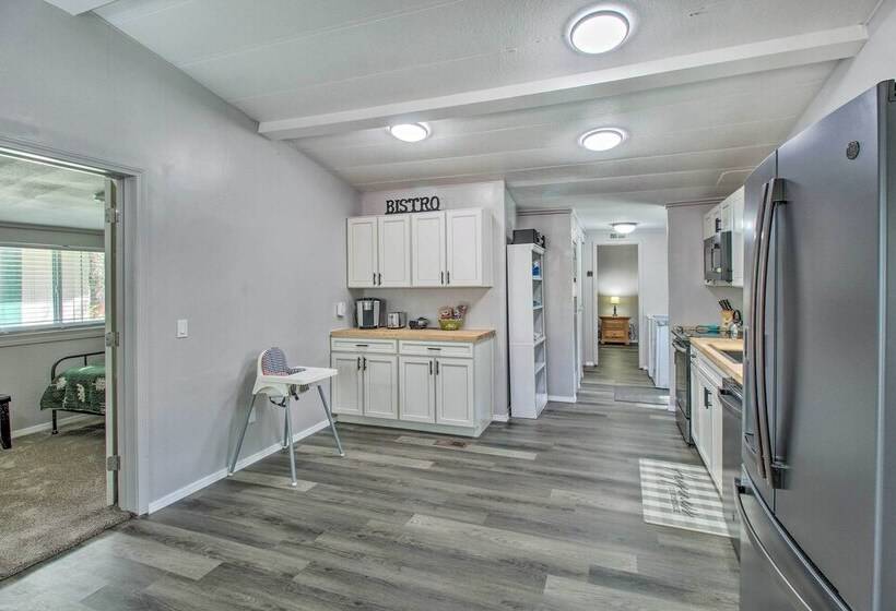 Woodsy Retreat W/ Deck 2 Mi To Rainbow Lake!