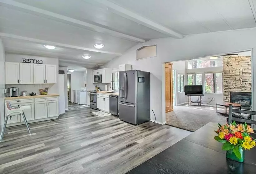 Woodsy Retreat W/ Deck 2 Mi To Rainbow Lake!