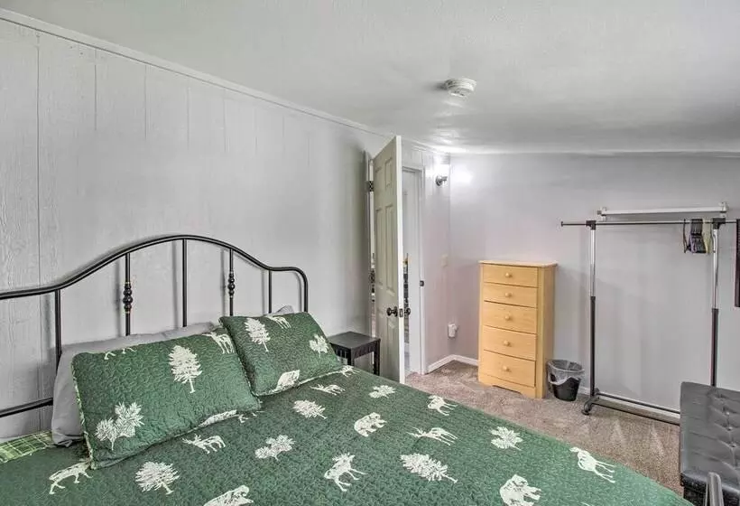 Woodsy Retreat W/ Deck 2 Mi To Rainbow Lake!