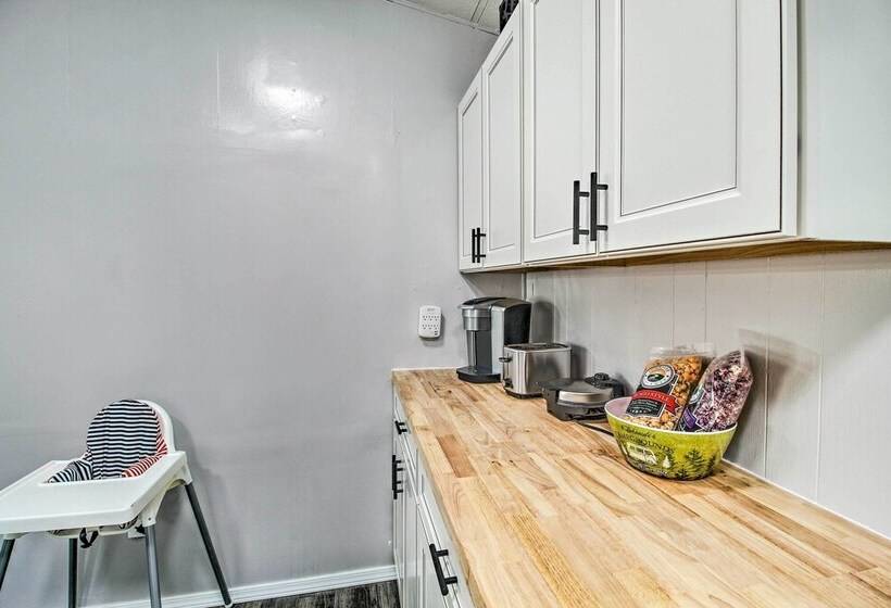 Woodsy Retreat W/ Deck 2 Mi To Rainbow Lake!