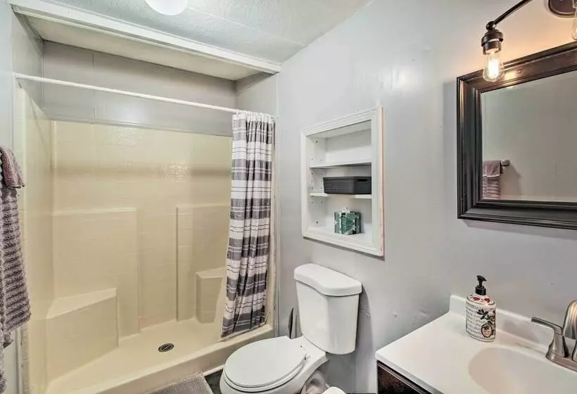 Woodsy Retreat W/ Deck 2 Mi To Rainbow Lake!