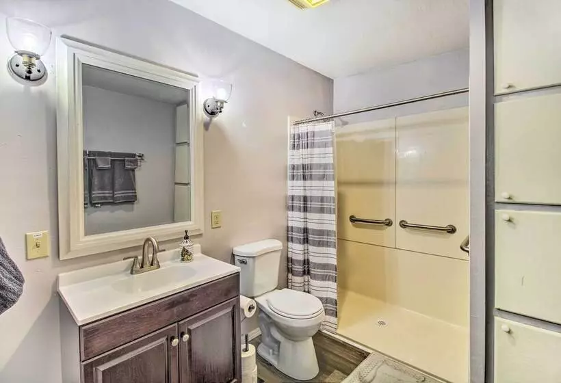 Woodsy Retreat W/ Deck 2 Mi To Rainbow Lake!