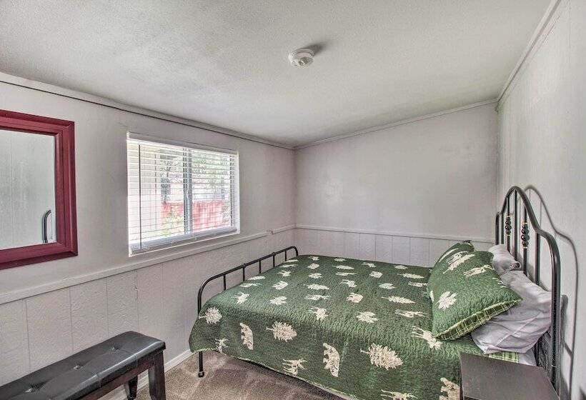 Woodsy Retreat W/ Deck 2 Mi To Rainbow Lake!