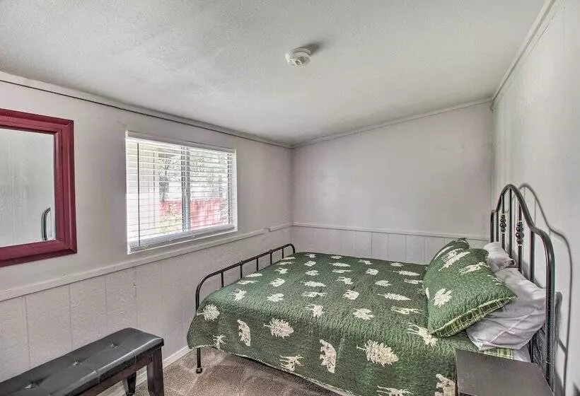 Woodsy Retreat W/ Deck 2 Mi To Rainbow Lake!