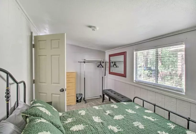 Woodsy Retreat W/ Deck 2 Mi To Rainbow Lake!