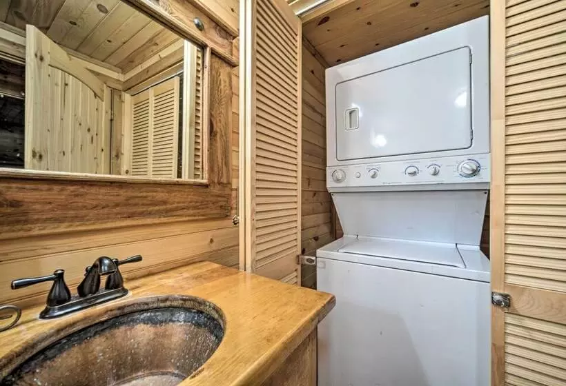 2 Rustic Cabins W/ Porches On Remote Ranch!