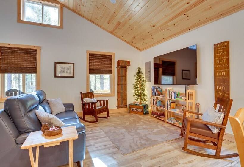 Beautiful Greig Cabin: 2 Mi To Brantingham!