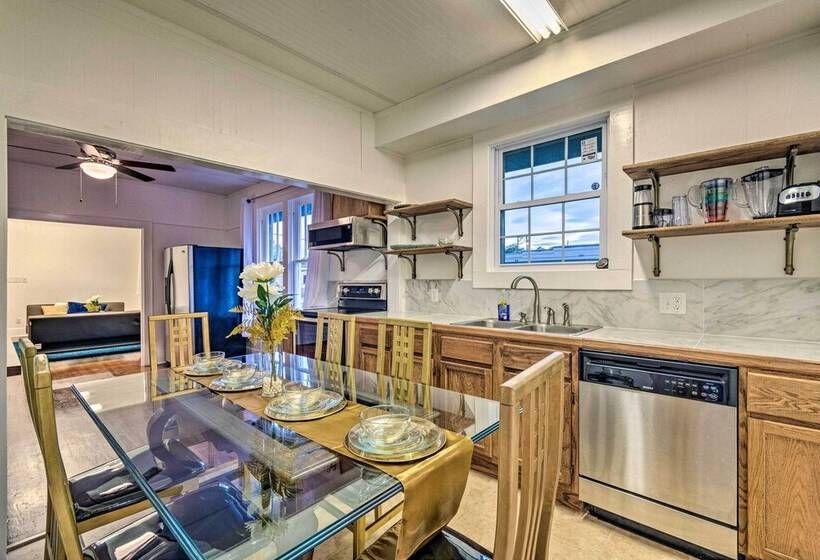 1 Mi To Bathhouse Row: Bright Hot Springs Home!