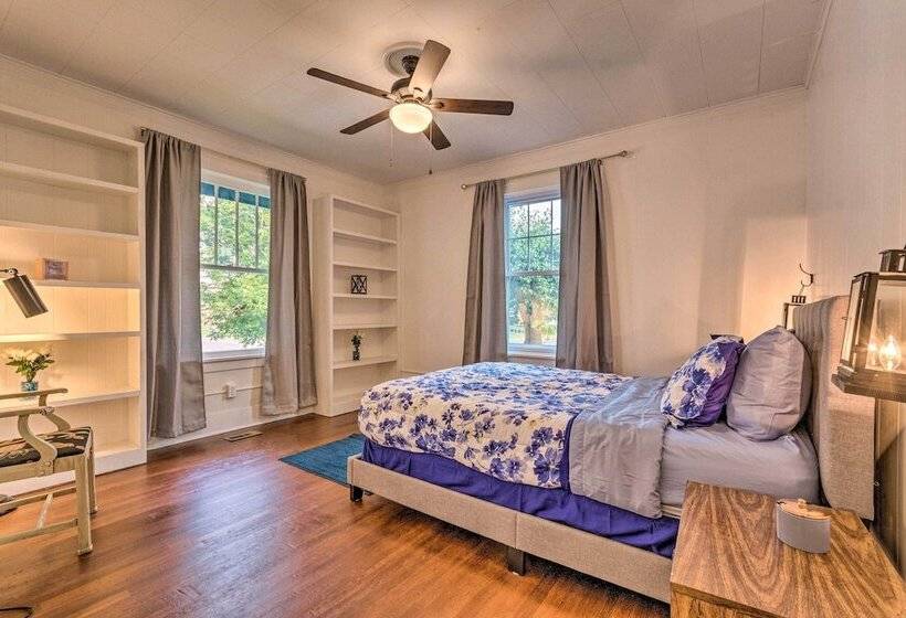 1 Mi To Bathhouse Row: Bright Hot Springs Home!