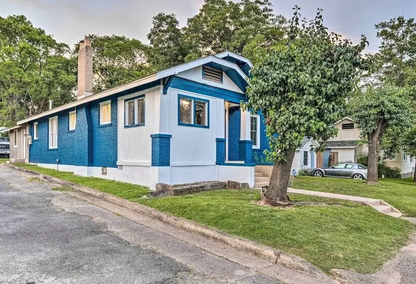 1 Mi To Bathhouse Row: Bright Hot Springs Home!