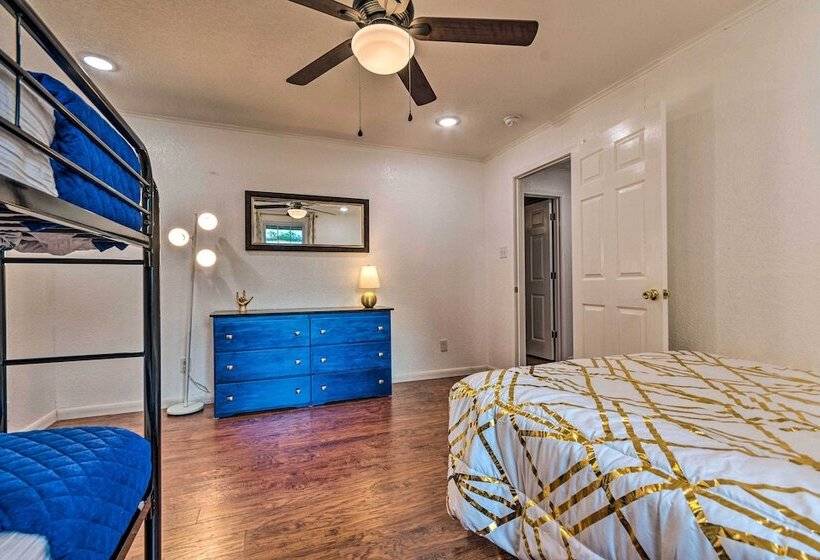 1 Mi To Bathhouse Row: Bright Hot Springs Home!