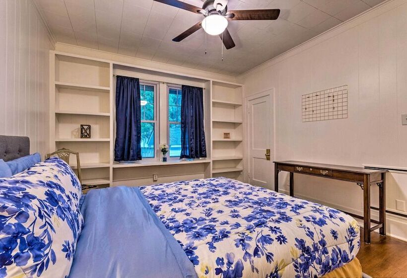 1 Mi To Bathhouse Row: Bright Hot Springs Home!