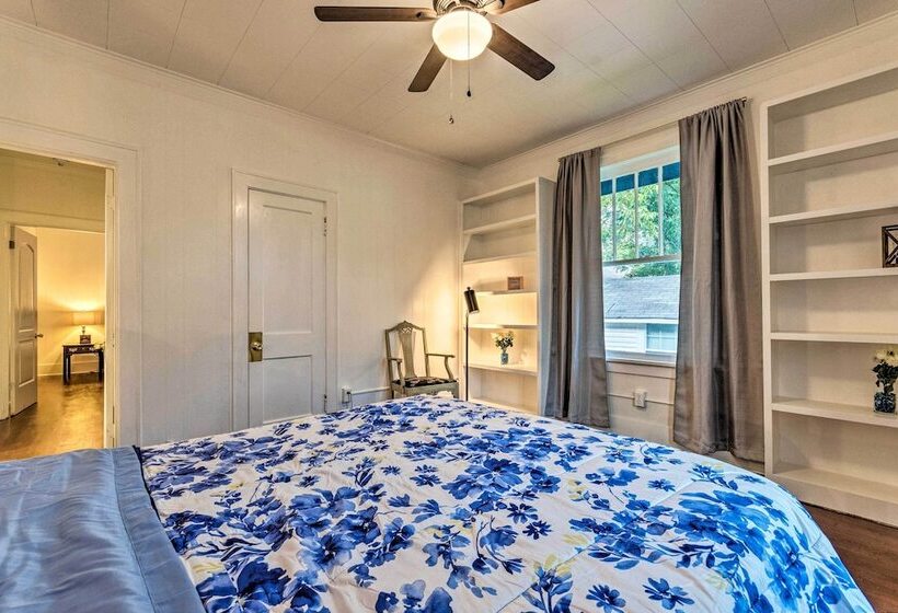 1 Mi To Bathhouse Row: Bright Hot Springs Home!