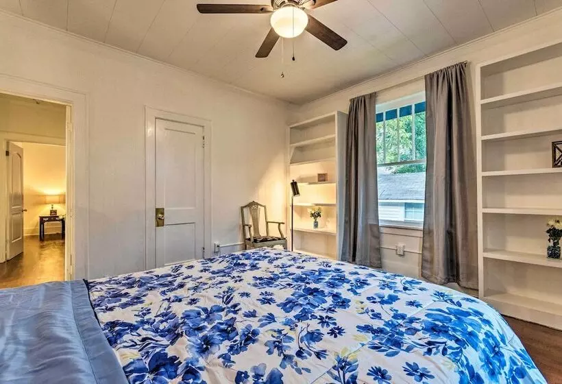 1 Mi To Bathhouse Row: Bright Hot Springs Home!