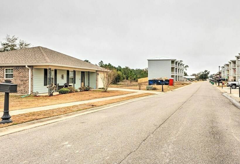 Long Beach Gulf Coast Cottage ~ Half Mi To Sand!