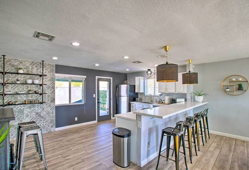 Charming Phoenix Home W/ Patio ~ 3 Miles To Dtwn!