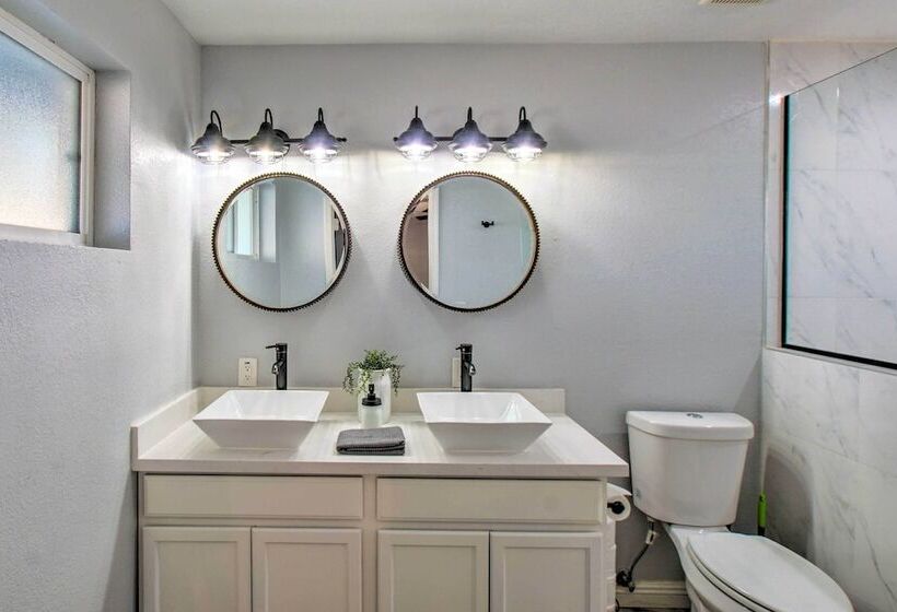 Charming Phoenix Home W/ Patio ~ 3 Miles To Dtwn!