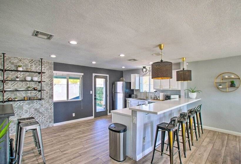 Charming Phoenix Home W/ Patio ~ 3 Miles To Dtwn!