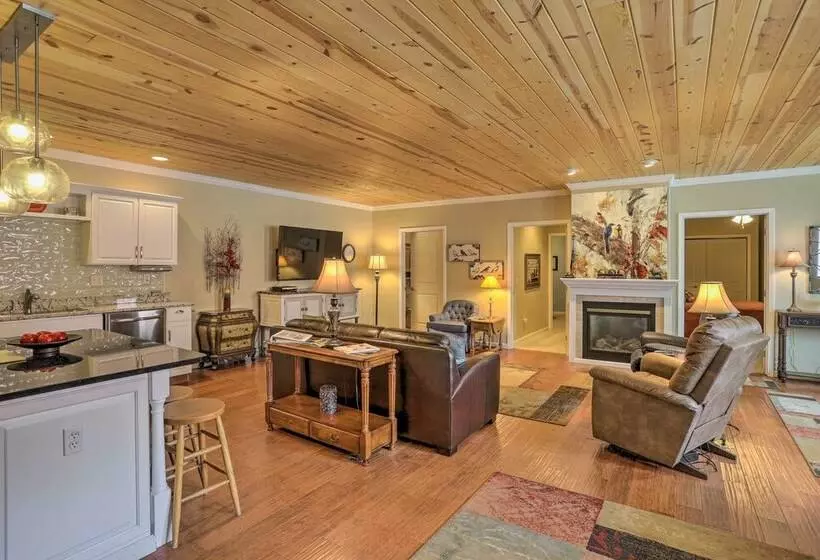 Cheerful Tiffin Digs In The Heart Of Downtown