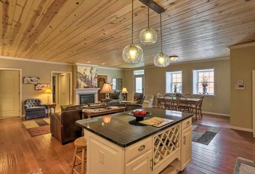 Cheerful Tiffin Digs In The Heart Of Downtown