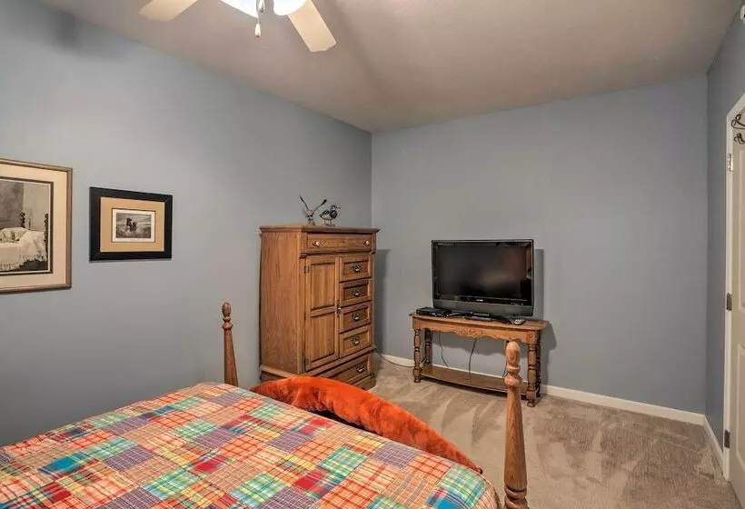 Cheerful Tiffin Digs In The Heart Of Downtown