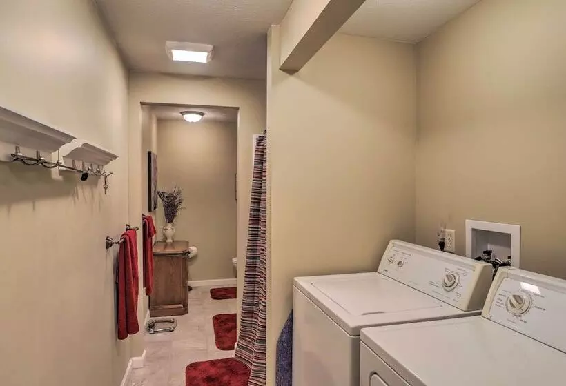 Cheerful Tiffin Digs In The Heart Of Downtown