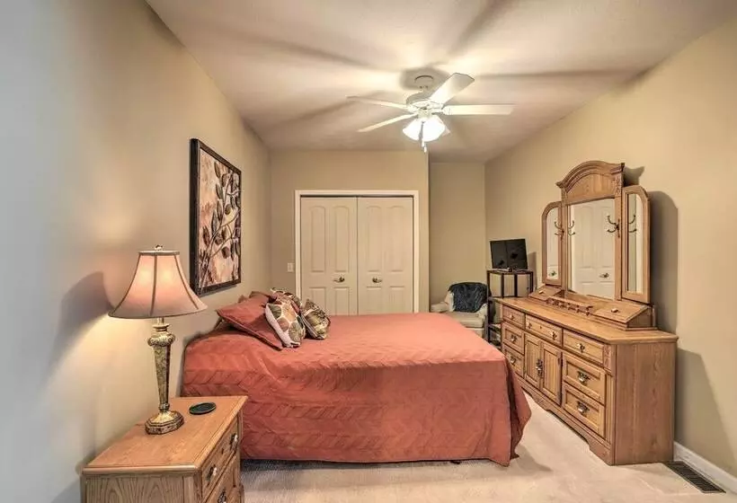 Cheerful Tiffin Digs In The Heart Of Downtown