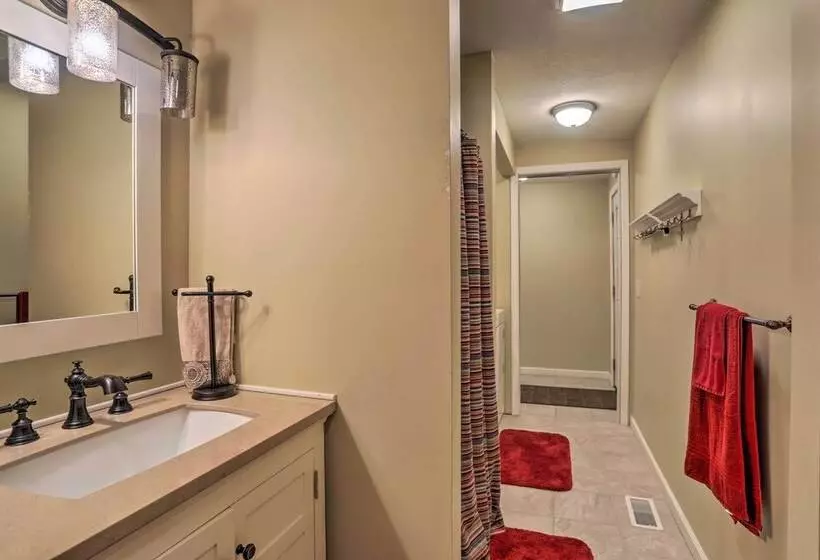 Cheerful Tiffin Digs In The Heart Of Downtown