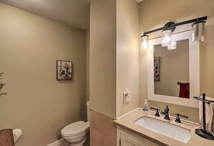 Cheerful Tiffin Digs In The Heart Of Downtown