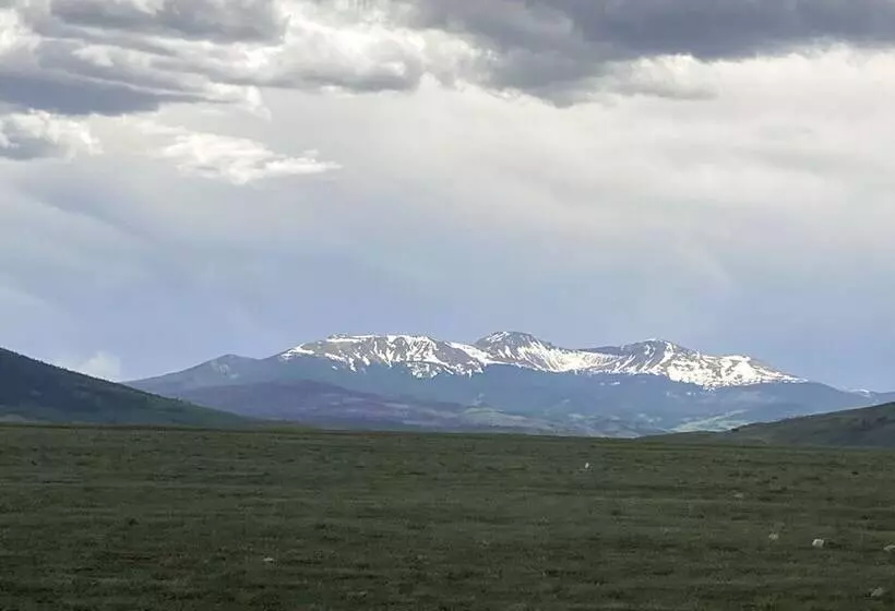 Chic Fairplay Cabin With Deck & Mountain Views!